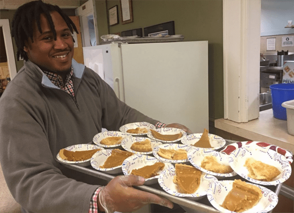 serving thanksgiving pie